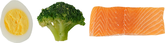 たまご、ブロッコリー、サーモンの写真
